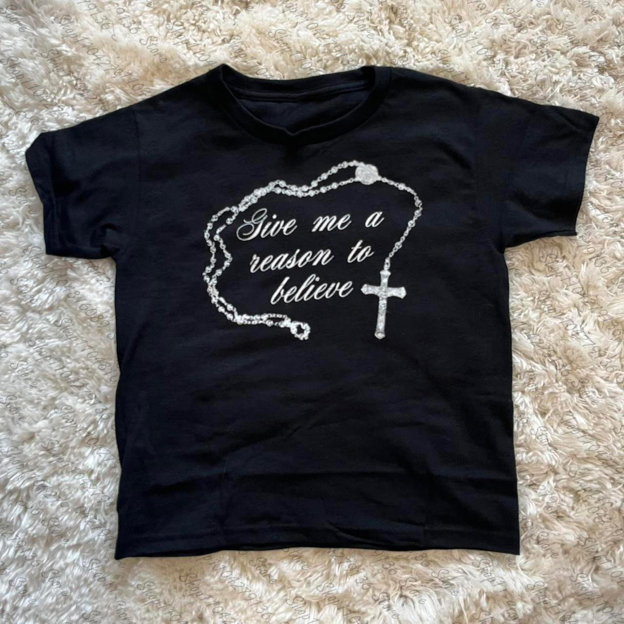 ملابس نسائية من عشرينيات القرن - مراجعة Y2K Graphic Baby Tee Crop وسعره