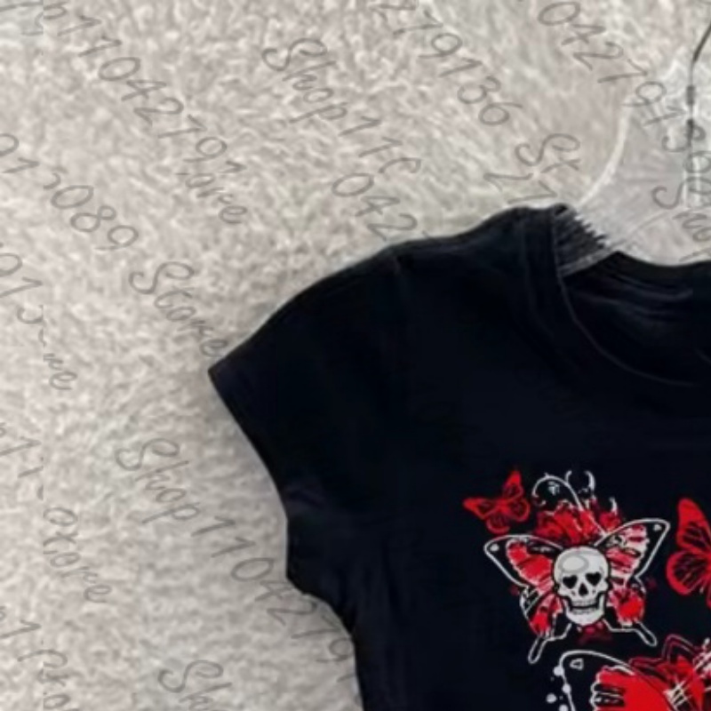 ملابس Y2K: تي شيرت أسود أنيق ب - مراجعة Y2K Graphic Baby Tee Crop وسعره