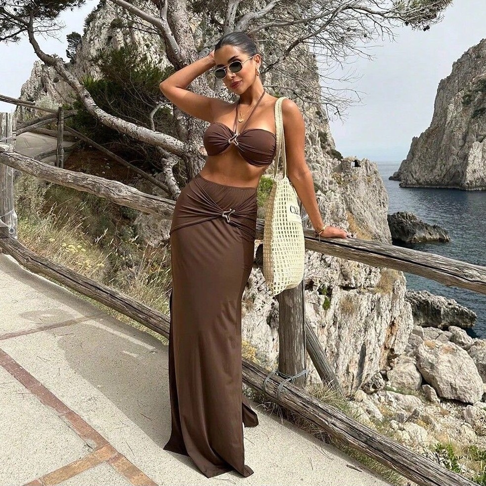 طقم سباحة نسائي من قطعتين بدون - مراجعة Swimwear وسعره