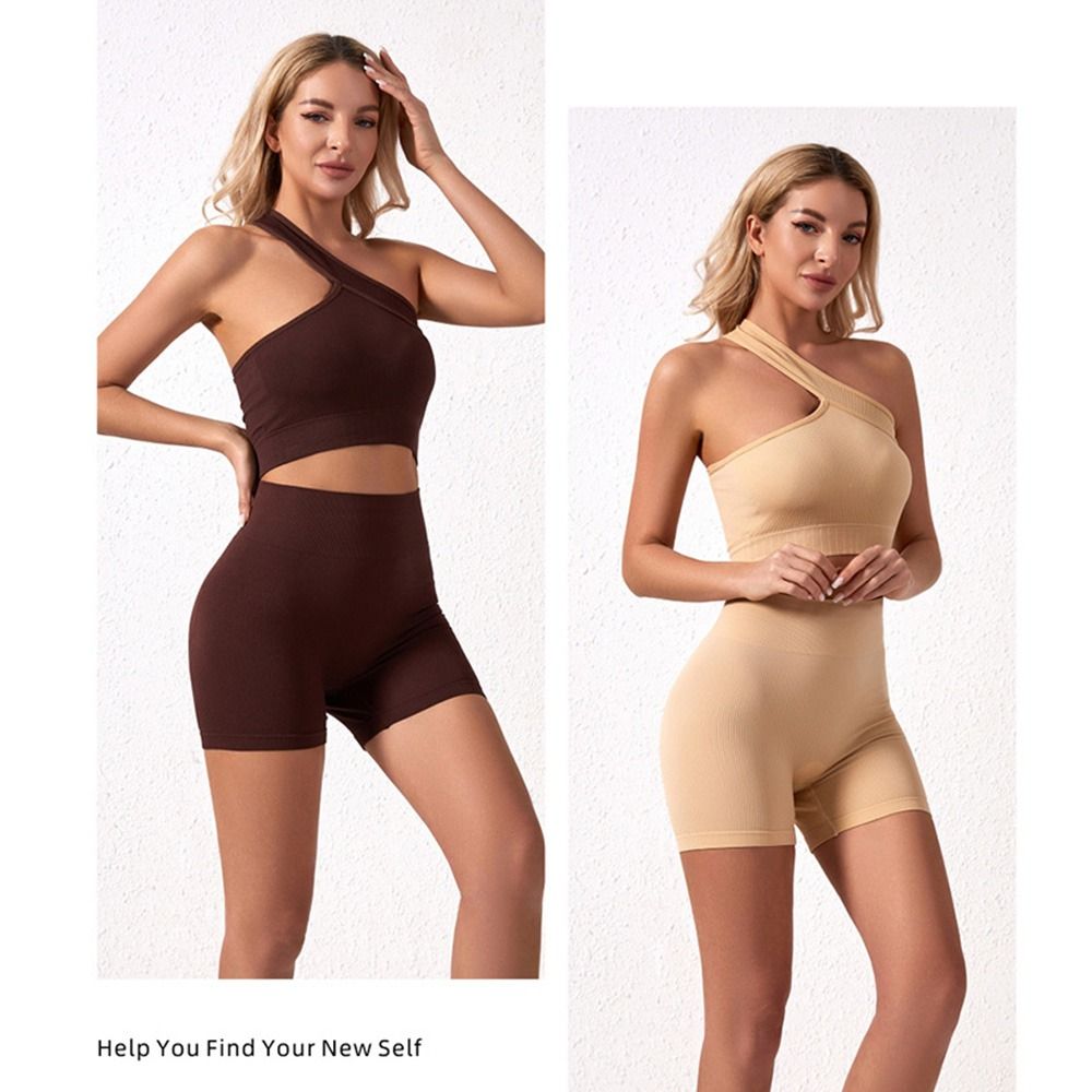 طقم رياضي نسائي غير مخيط من قط - مراجعة Seamless Ribbed Workout Tank Top وسعره