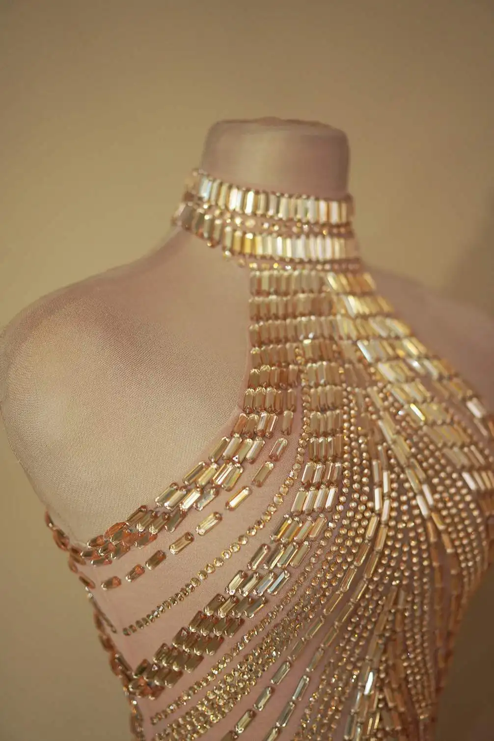 فستان لامع للنساء مرصع بالأحجا - مراجعة Sparkly Rhinestone Club Party Dress وسعره
