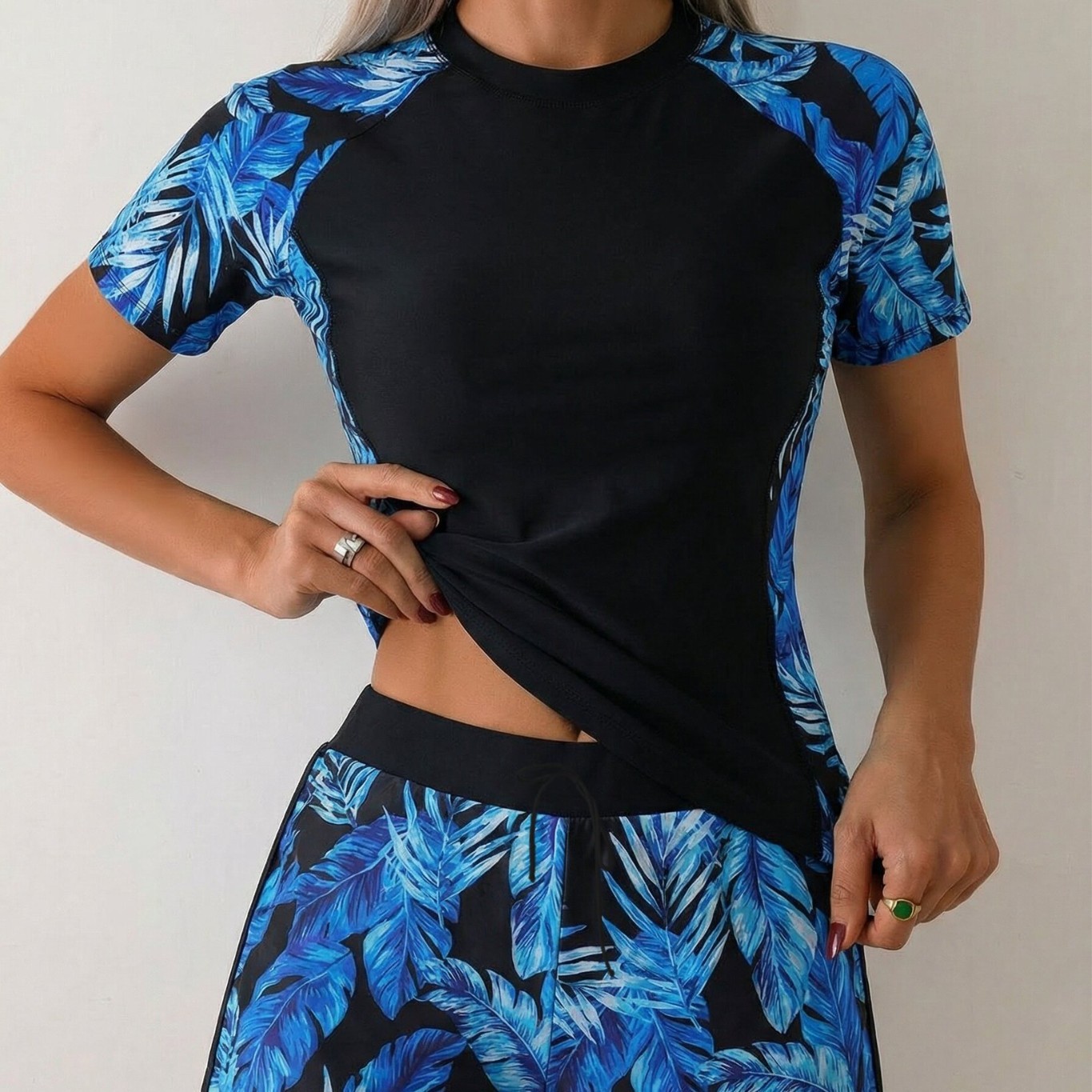 تانكيني نسائي مع شورت، توب تان - مراجعة Tops وسعره