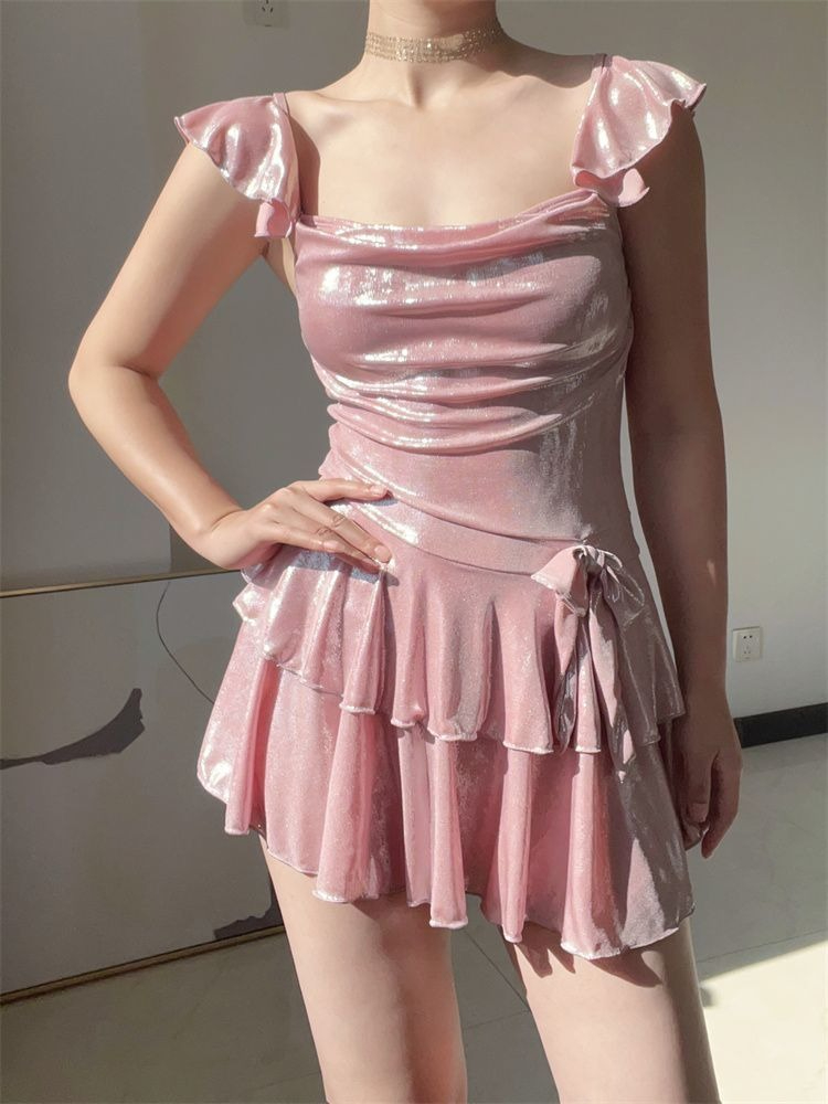 ملابس سباحة نسائية وردية لامعة - مراجعة Tops وسعره